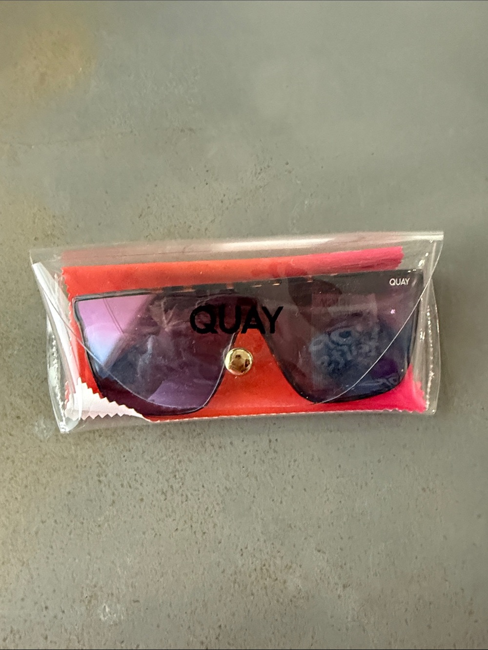 Quay Australia Purple Gradient Shield Sunglasses with Pink Case - Picture 2 of 7